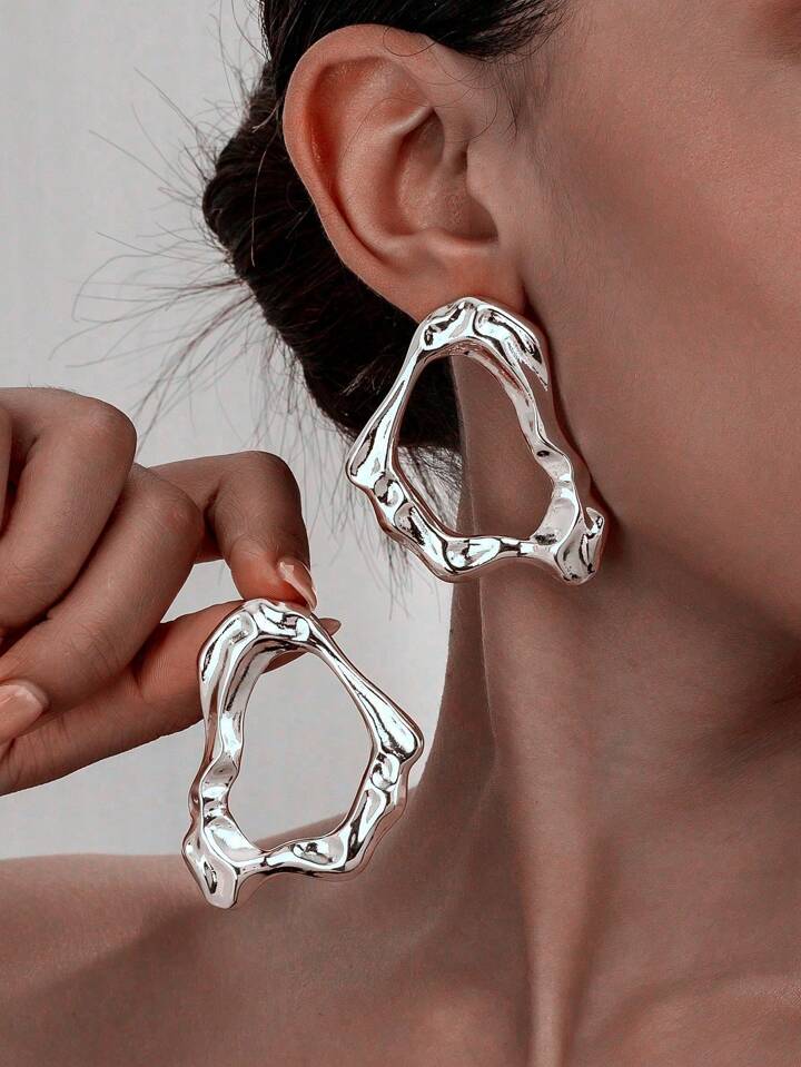 SUIAN Asymmetrical Hollow Stud Earrings – SILVER