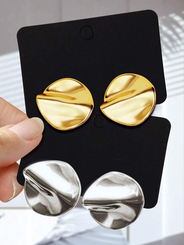 CIRCULAR SHAPED STUD EARRINGS - GOLD