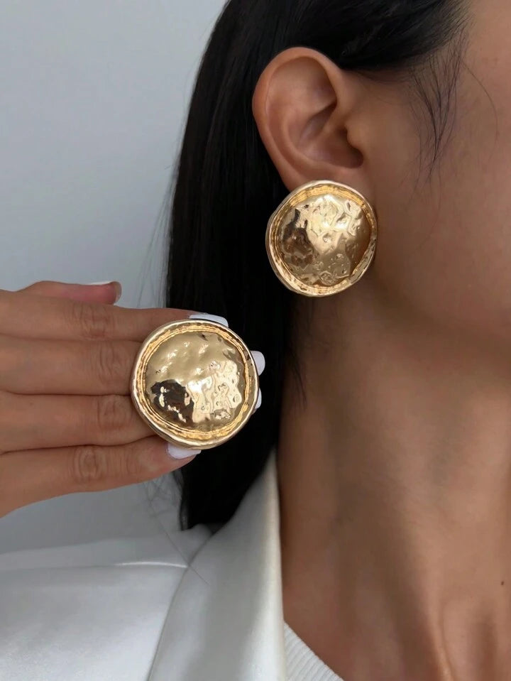 ARMOR ROUND HAMMERED STUD EARRINGS -GOLD