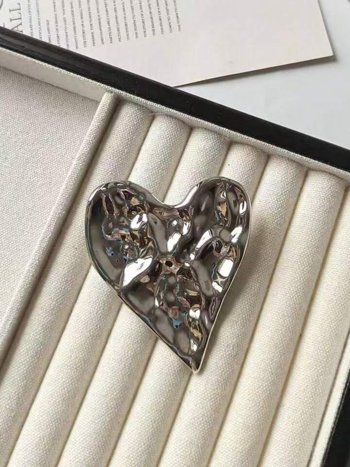 HEART SHAPED METAL BROOCH - SILVER