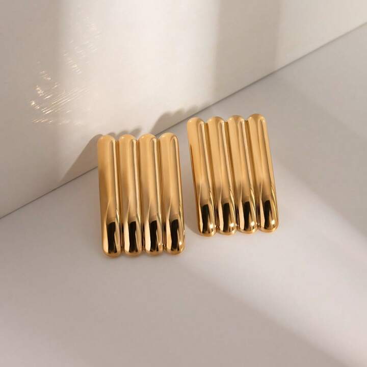 RAKE RIBBED STATEMENT STUD EARRINGS-GOLD