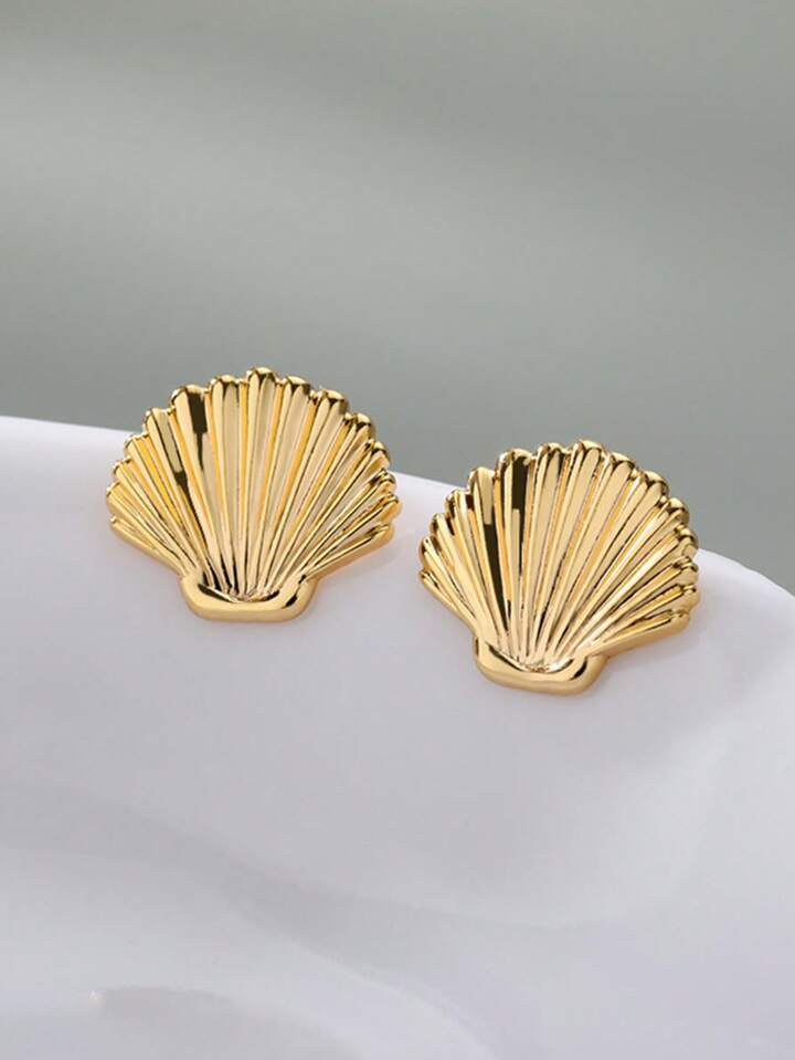 SHELL STUD EARRINGS - GOLD