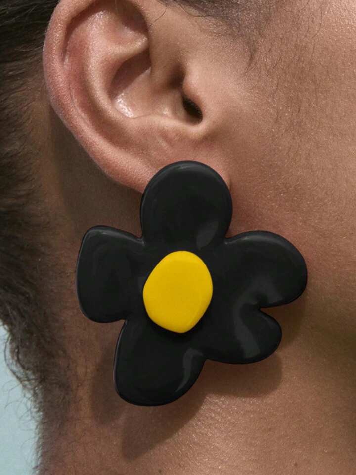 ZAA RESIN FLOWER STUD EARRINGS - BLACK