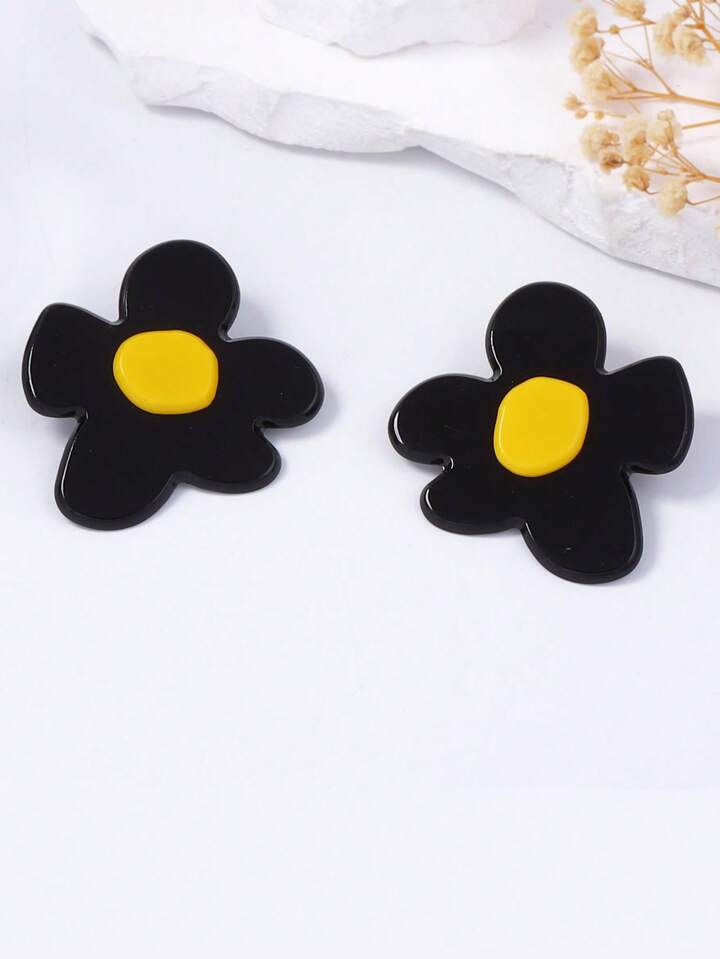 ZAA RESIN FLOWER STUD EARRINGS - BLACK