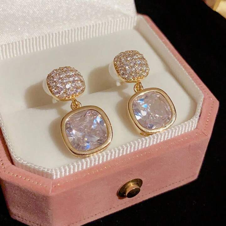CRYSTAL GLOW DROP EARRINGS