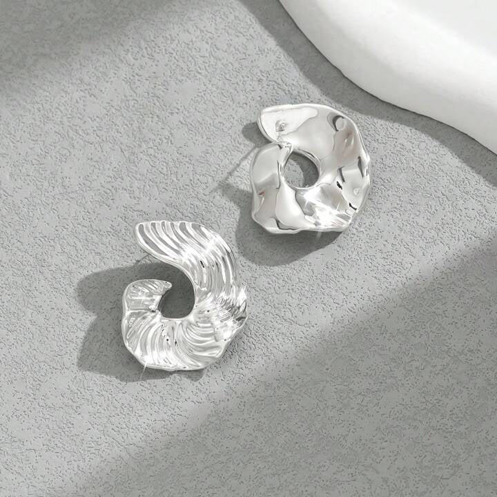 CIRCLE WAVE STUD EARRINGS