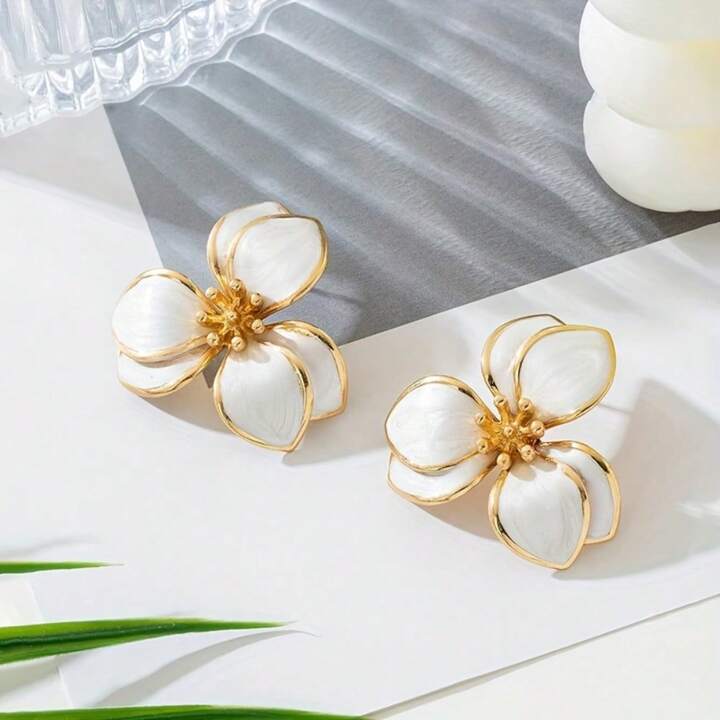 RETRO FLOWER STUD EARRINGS- WHITE