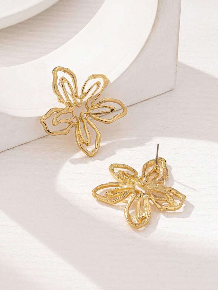 OUTLINE PETAL STUD EARRINGS