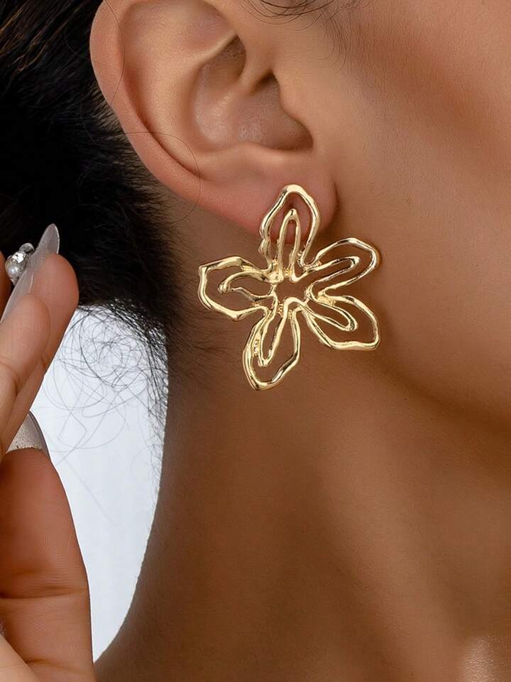 OUTLINE PETAL STUD EARRINGS
