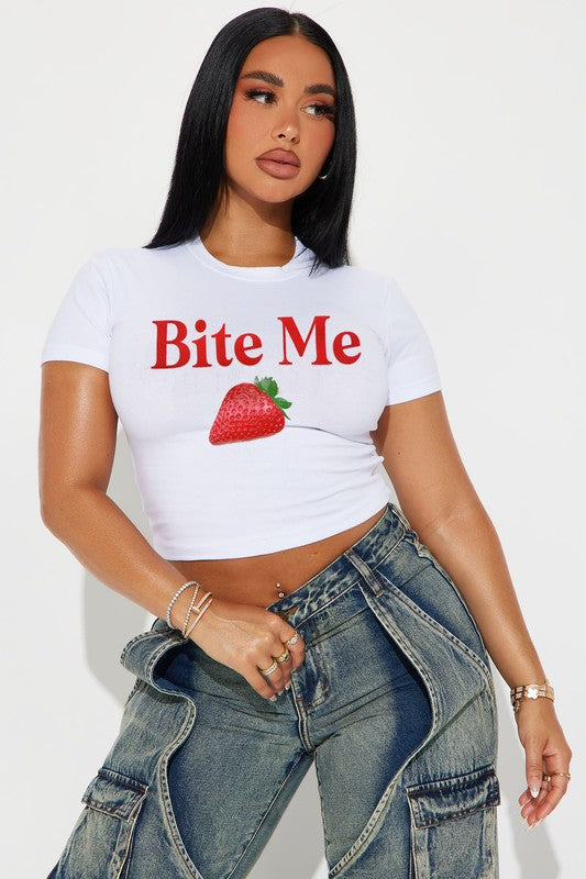 "BITE ME" STRAWBERRY GRAPHIC CRP TOP - WHITE